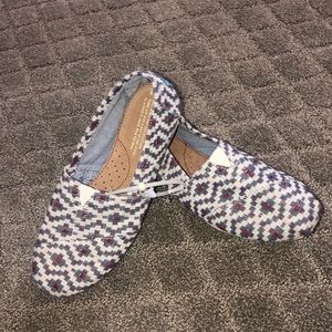 Brand new TOMS